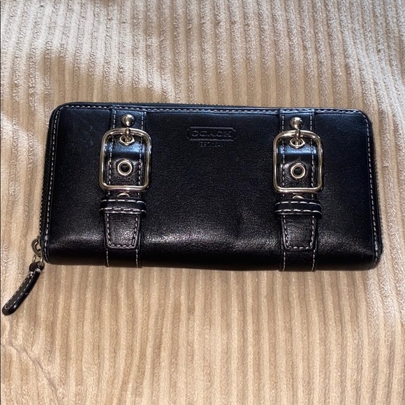 AUTHENTIC Coach wallet - Picture 1 of 5